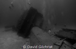 Divers explore El Aguila Wreck, Roatan , Honduras
 by David Gilchrist 